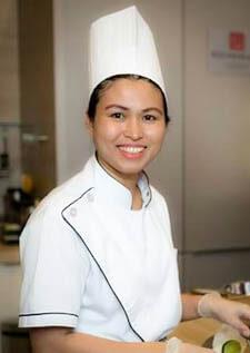 Ms. Ramphueng Phringphor ( Chef Julia )